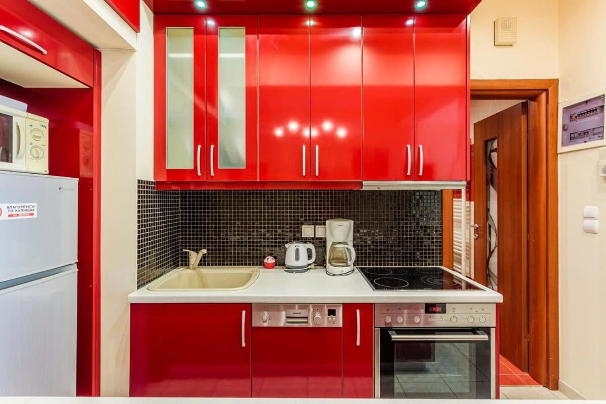Strawberry Hideaway - Chic Retreat Atena