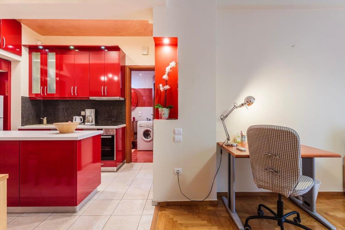 Strawberry Hideaway - Chic Retreat