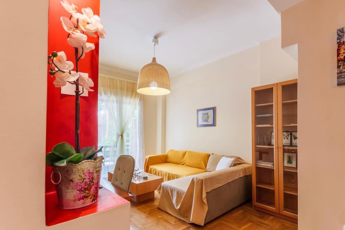 Strawberry Hideaway - Chic Retreat Apartment Athens